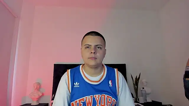 NoahLux online show from September 2025 08:11:02 PM