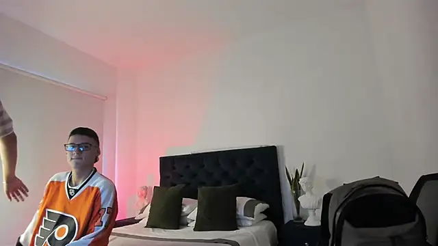 NoahLux online show from September 2025 07:19:02 PM