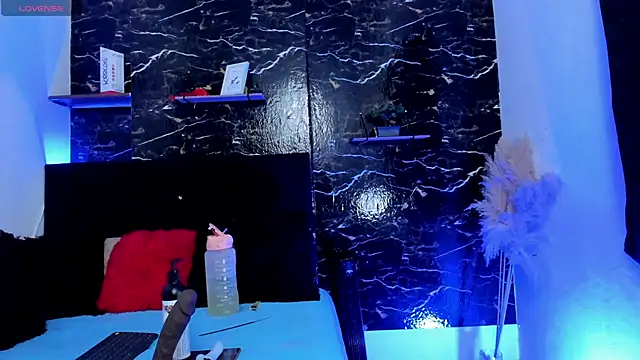 lyan hots online show from October 2025 02:15:02 PM