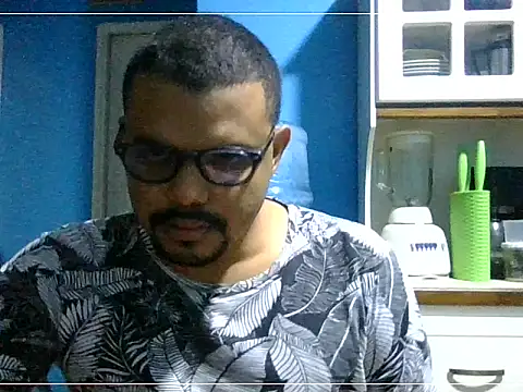 Snapshot of elturcudito chatting on April 2026 04:04:02 AM elturcudito online show from April 2026 04:04:02 AM