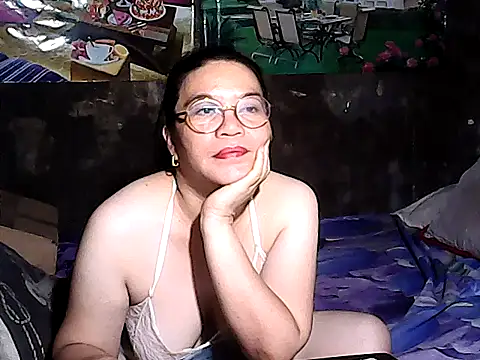Snapshot of Adeline05 chatting on September 2025 09:25:02 PM Adeline05 online show from September 2025 09:25:02 PM