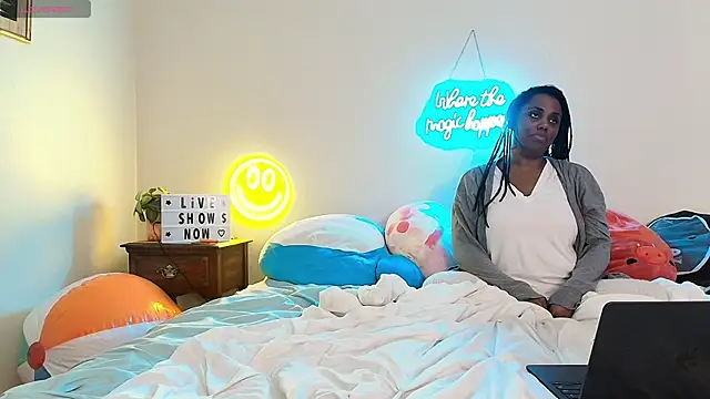 GigiMcFee online show from September 2025 04:03:01 AM