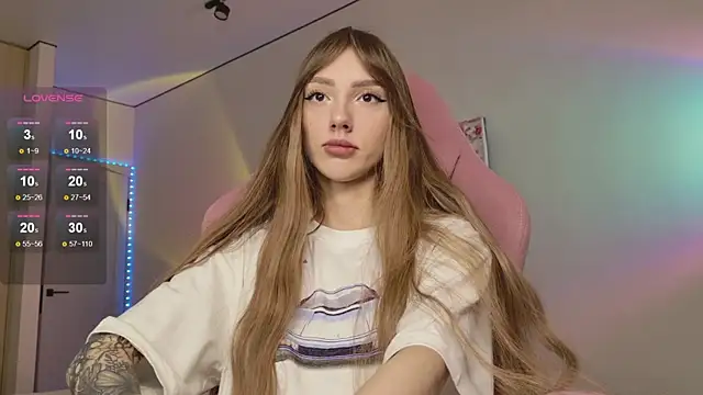 Lunainnk online show from October 2025 01:11:01 AM