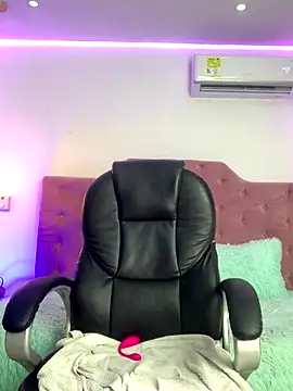 Velveet x online show from November 2025 12:18:02 PM