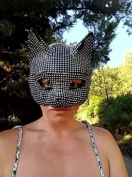 Snapshot of HotWife_VR chatting on June 2026 06:02:01 AM HotWife VR online show from June 2026 06:02:01 AM