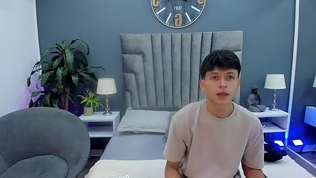 Snapshot of stephane_rouss chatting on October 2025 09:15:02 PM stephane rouss online show from October 2025 09:15:02 PM