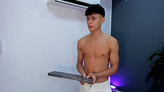 Snapshot of stephane_rouss chatting on November 2025 08:11:01 PM stephane rouss online show from November 2025 08:11:01 PM