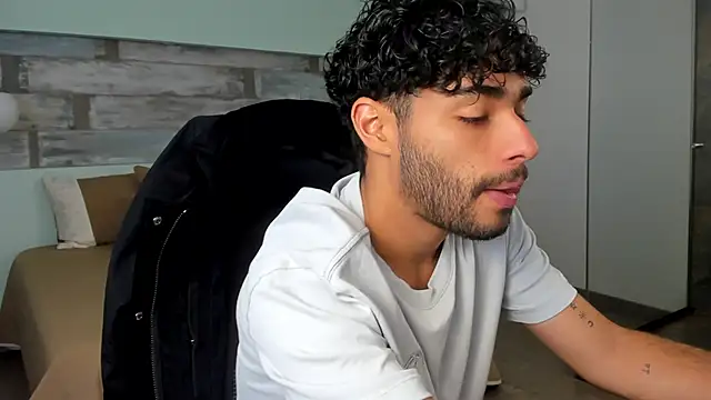 RaphaelDufort online show from December 2025 05:28:02 PM