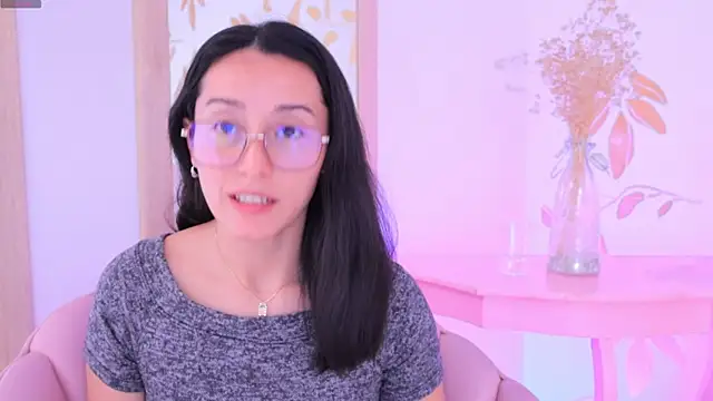 Ginevra esposito online show from September 2025 01:04:01 PM