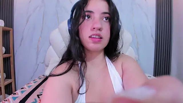 Nicol Chang online show from October 2025 07:48:01 PM