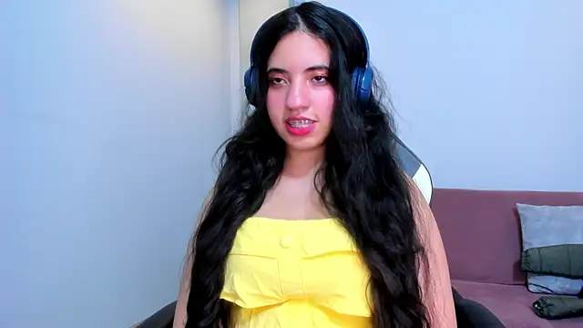 Nicol Chang online show from November 2025 08:40:02 PM