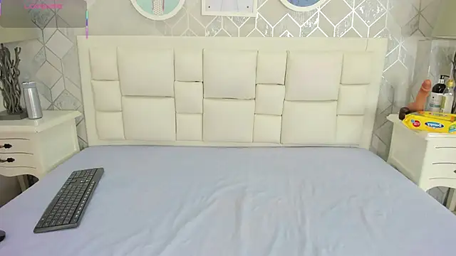 naia cox online show from March 2026 03:45:02 AM