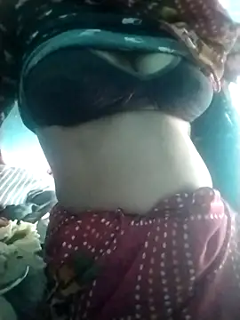 Hot-qwer online show from April 2026 11:32:01 AM