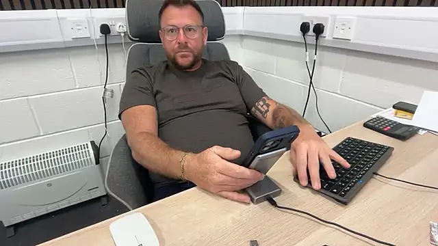 Snapshot of bilf1978 chatting on June 2026 06:04:01 AM bilf1978 online show from June 2026 06:04:01 AM