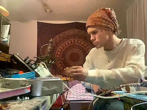 XanderOzzz online show from November 2025 09:30:01 AM