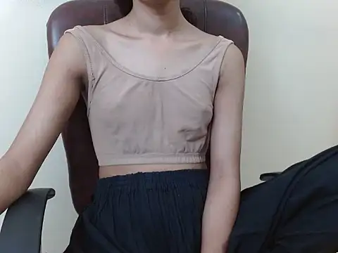 smallcuute online show from October 2025 12:12:02 PM