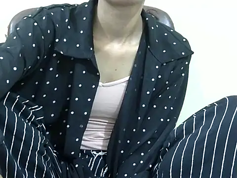 smallcuute online show from November 2025 07:23:02 PM