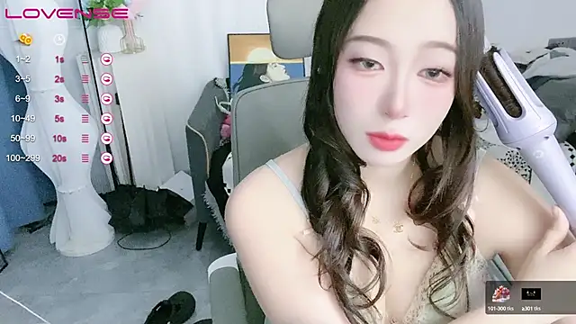 Snapshot of A_SR_001 chatting on September 2025 01:05:01 PM A SR 001 online show from September 2025 01:05:01 PM