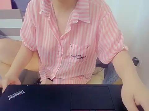 Lamoon 2k online show from October 2025 01:30:01 PM