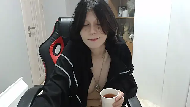 Snapshot of TinaQuiin chatting on September 2025 08:05:02 AM TinaQuiin online show from September 2025 08:05:02 AM