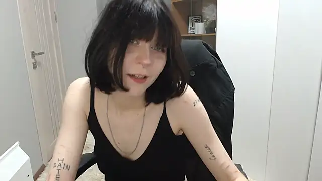 Snapshot of TinaQuiin chatting on October 2025 08:02:02 AM TinaQuiin online show from October 2025 08:02:02 AM