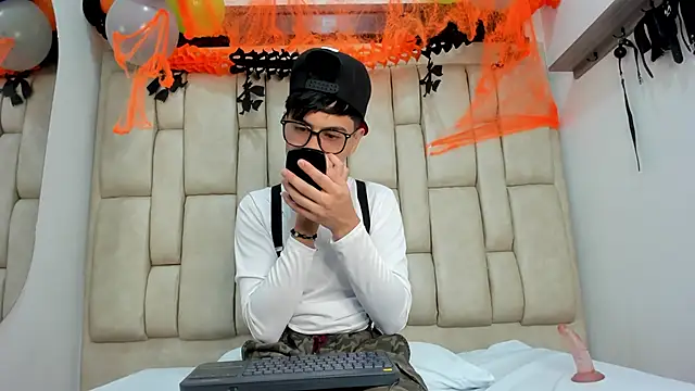 Felipe Cold online show from October 2025 02:52:01 AM