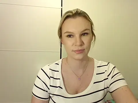 Snapshot of SadieBrilliance chatting on October 2025 06:05:01 PM SadieBrilliance online show from October 2025 06:05:01 PM