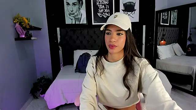 kitty collins  online show from September 2025 10:29:01 AM