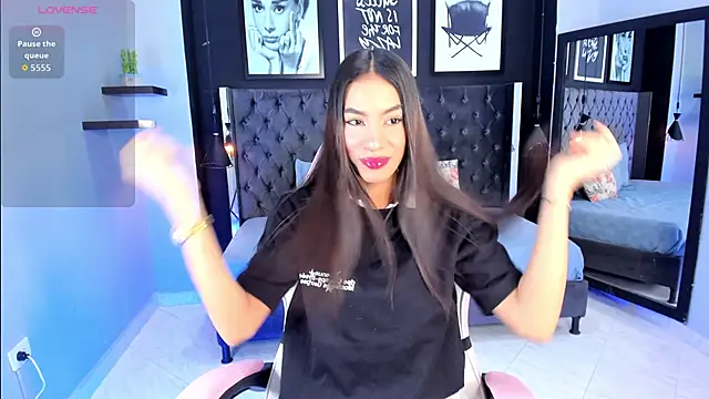 kitty collins  online show from October 2025 10:46:02 AM