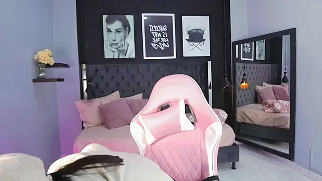 kitty collins  online show from November 2025 12:05:02 PM