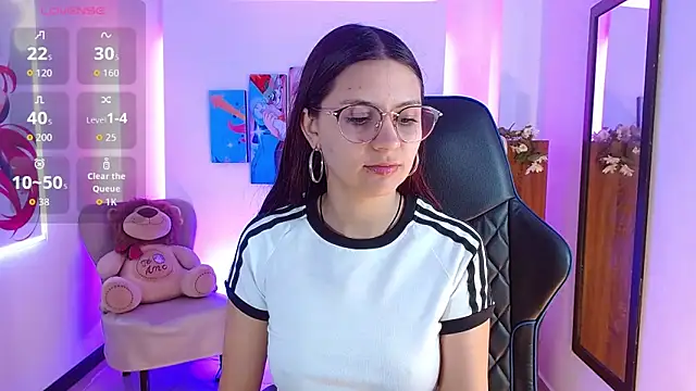 AlanaGarcia19 online show from December 2025 12:11:02 PM