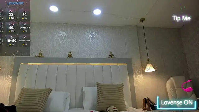 LinaLanm online show from October 2025 04:33:01 AM