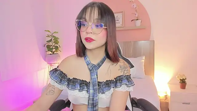 Snapshot of Clara_Luu chatting on May 2026 02:51:01 AM Clara Luu online show from May 2026 02:51:01 AM