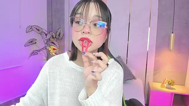 Snapshot of Clara_Luu chatting on May 2026 03:35:01 AM Clara Luu online show from May 2026 03:35:01 AM
