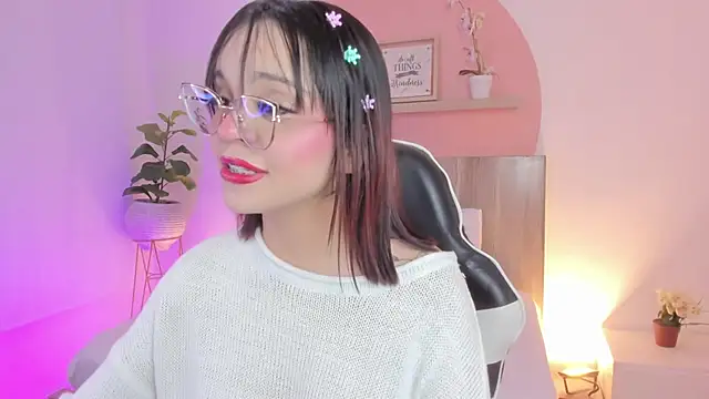 Snapshot of Clara_Luu chatting on June 2026 02:25:02 AM Clara Luu online show from June 2026 02:25:02 AM