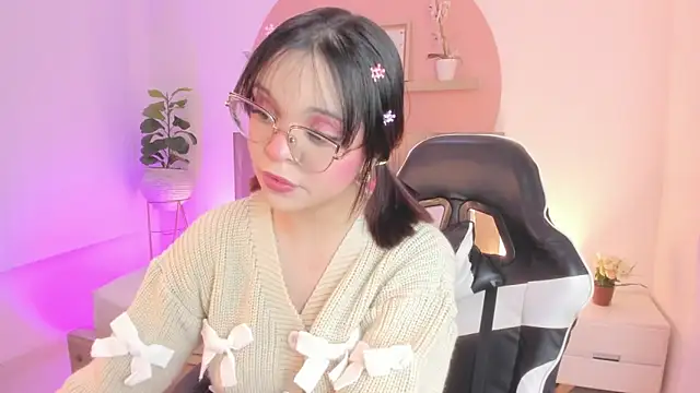 Snapshot of Clara_Luu chatting on June 2026 03:32:02 AM Clara Luu online show from June 2026 03:32:02 AM