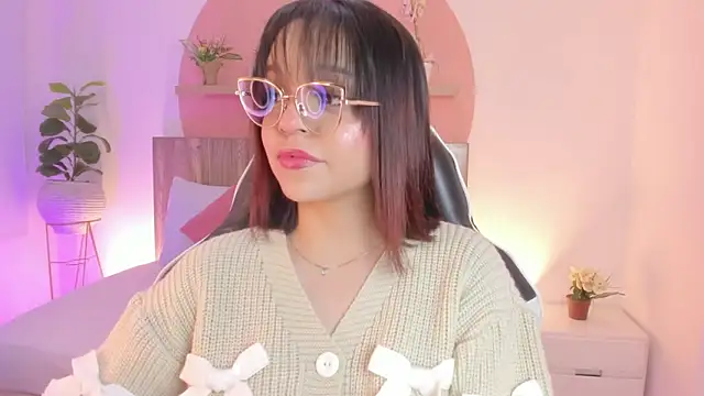 Snapshot of Clara_Luu chatting on June 2026 02:45:02 AM Clara Luu online show from June 2026 02:45:02 AM
