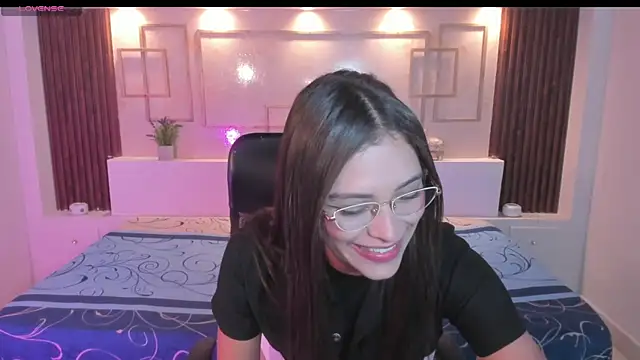 Hannacooper3 online show from November 2025 08:30:01 PM