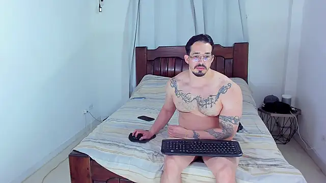Snapshot of Hunter_Hoott chatting on June 2026 11:14:01 PM Hunter Hoott online show from June 2026 11:14:01 PM