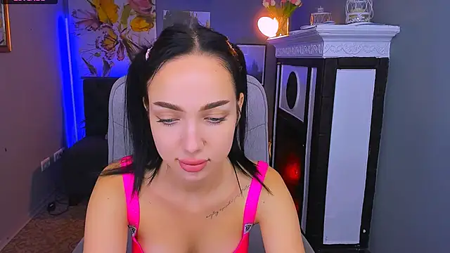 Sofyy Bradd online show from September 2025 06:24:01 AM