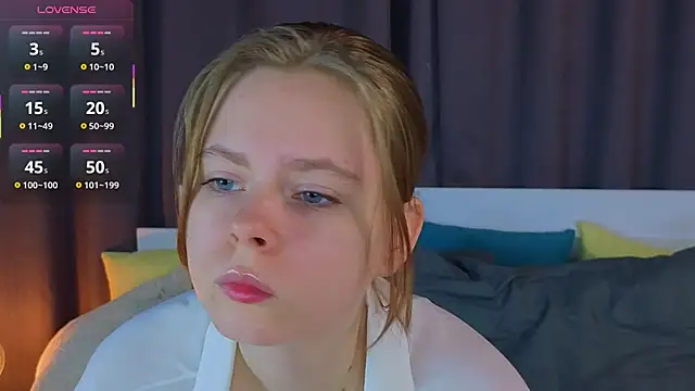 JulietteRain online show from November 2025 05:14:01 PM