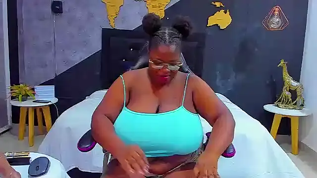 Maiam  Rossi online show from October 2025 12:39:01 PM