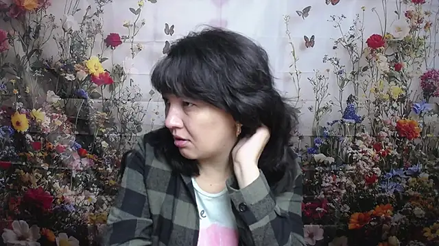 Snapshot of SelenaFly chatting on September 2025 05:11:02 AM SelenaFly online show from September 2025 05:11:02 AM