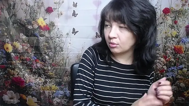 Snapshot of SelenaFly chatting on September 2025 11:26:01 AM SelenaFly online show from September 2025 11:26:01 AM