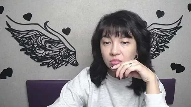 Snapshot of SelenaFly chatting on October 2025 05:05:01 AM SelenaFly online show from October 2025 05:05:01 AM