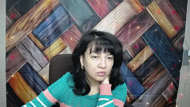 Snapshot of SelenaFly chatting on October 2025 05:04:02 AM SelenaFly online show from October 2025 05:04:02 AM