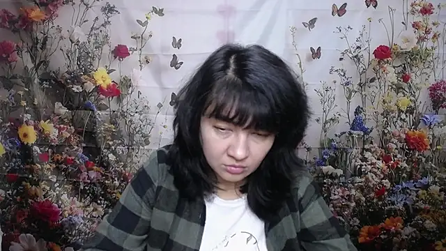 Snapshot of SelenaFly chatting on October 2025 05:43:02 AM SelenaFly online show from October 2025 05:43:02 AM