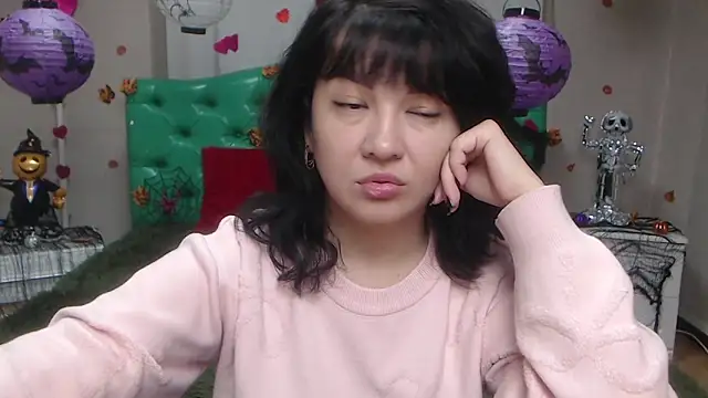 Snapshot of SelenaFly chatting on October 2025 06:17:01 AM SelenaFly online show from October 2025 06:17:01 AM