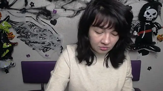 Snapshot of SelenaFly chatting on October 2025 06:04:02 AM SelenaFly online show from October 2025 06:04:02 AM