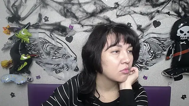 Snapshot of SelenaFly chatting on November 2025 06:02:02 AM SelenaFly online show from November 2025 06:02:02 AM